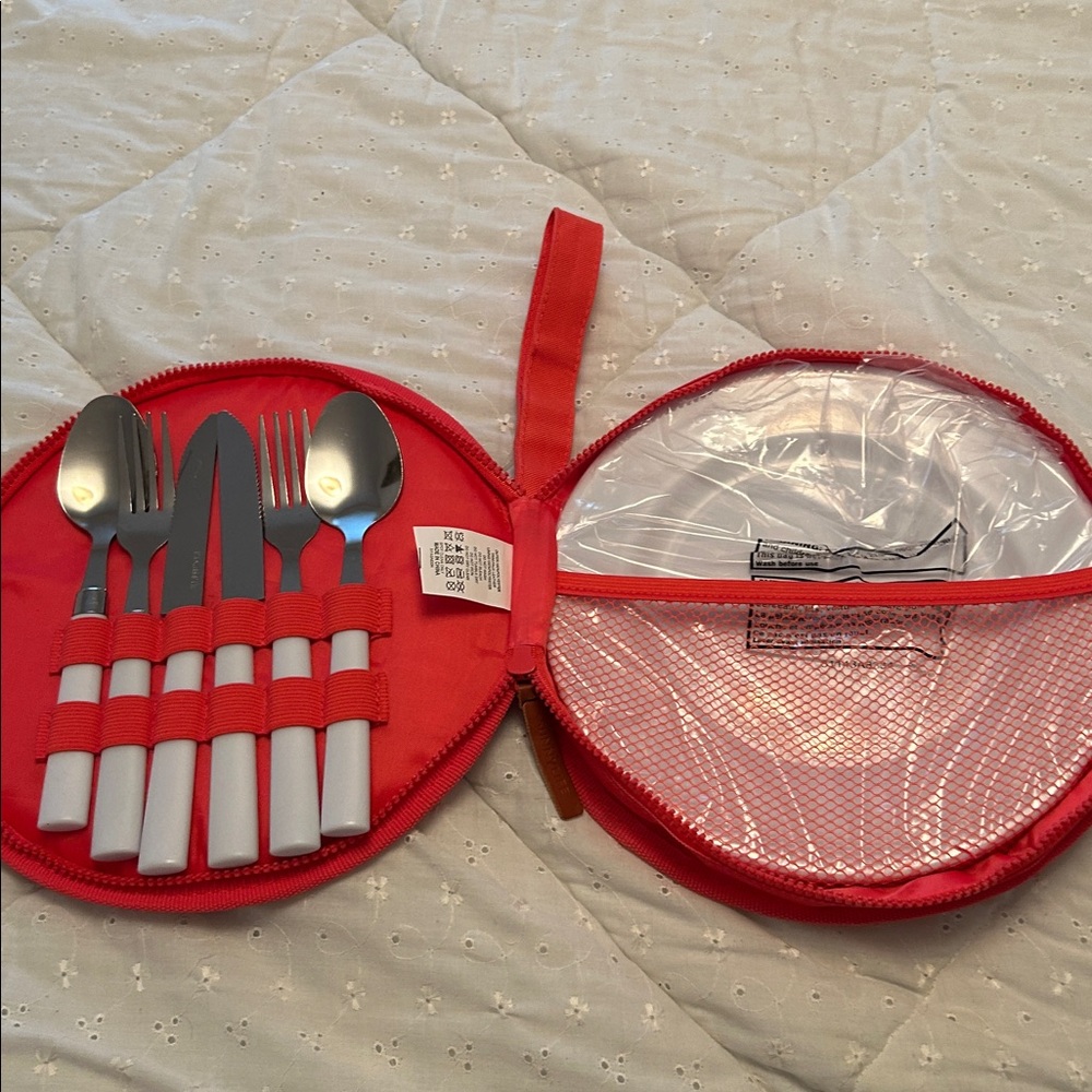 FAB FIT FUN Sunnylife Vibrant Orange and Red Circle picnic kit